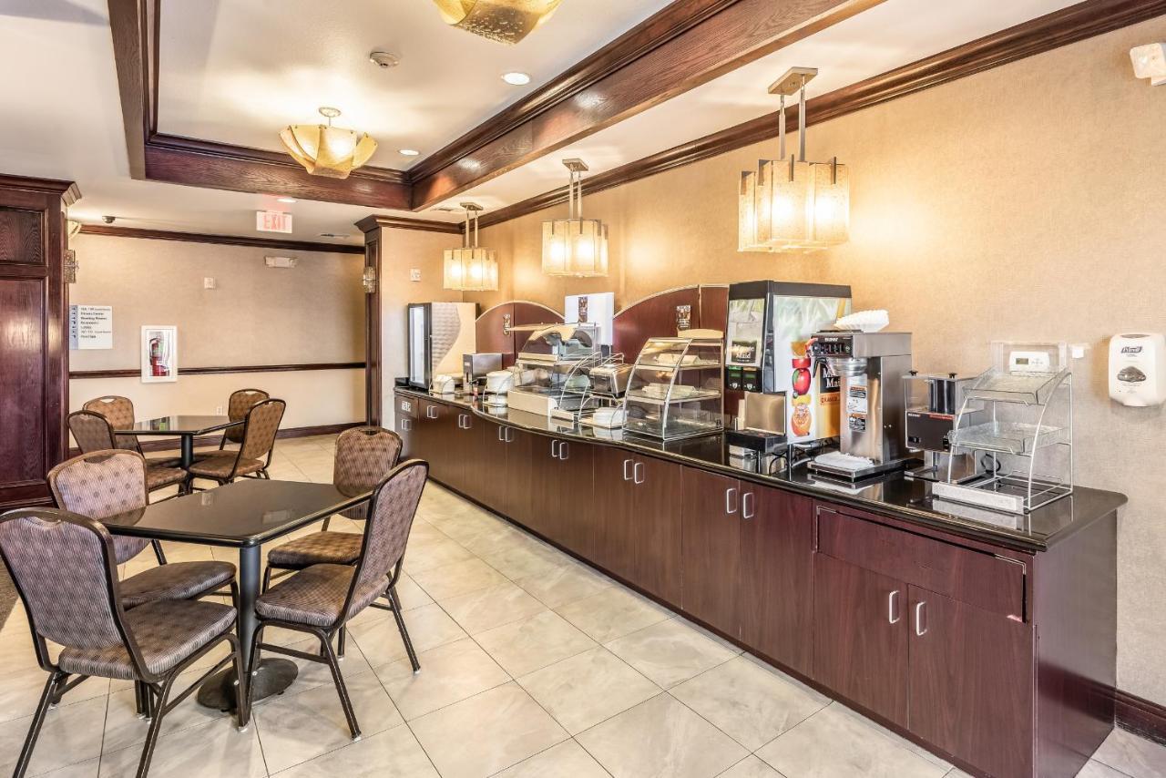 Red Lion Inn&suites Hotel 2*