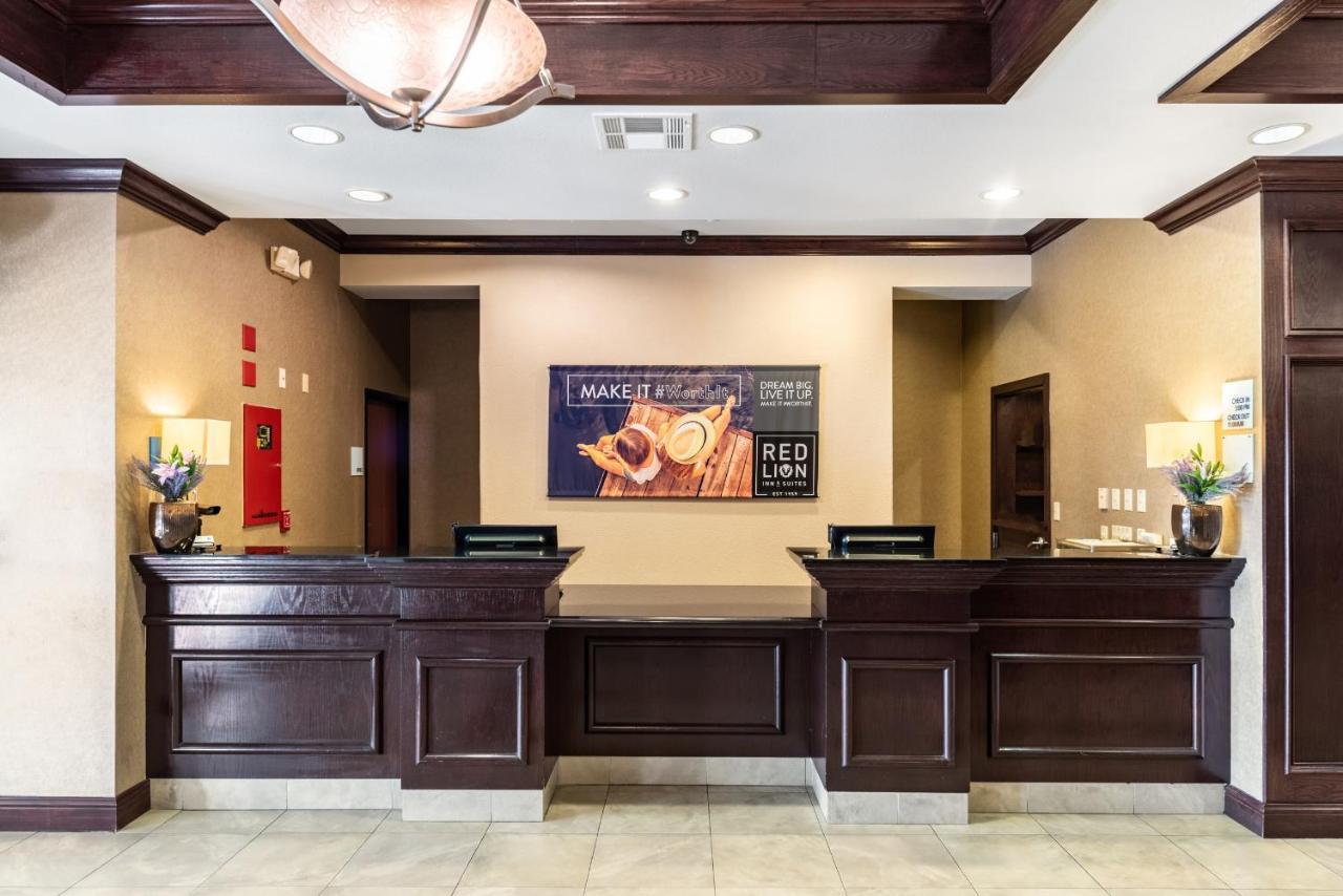 Red Lion Inn&suites Hotel 2*
