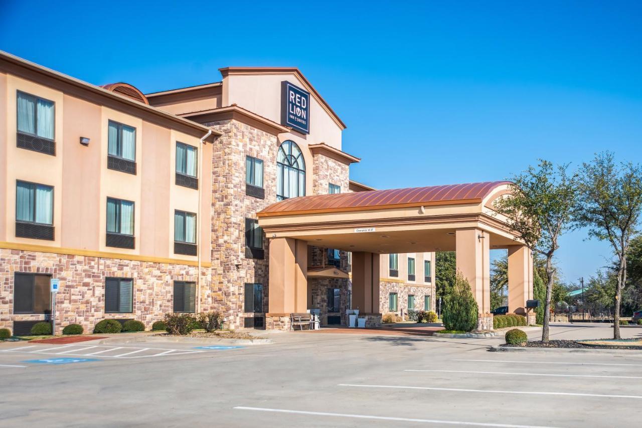 Red Lion & 2* Mineral Wells